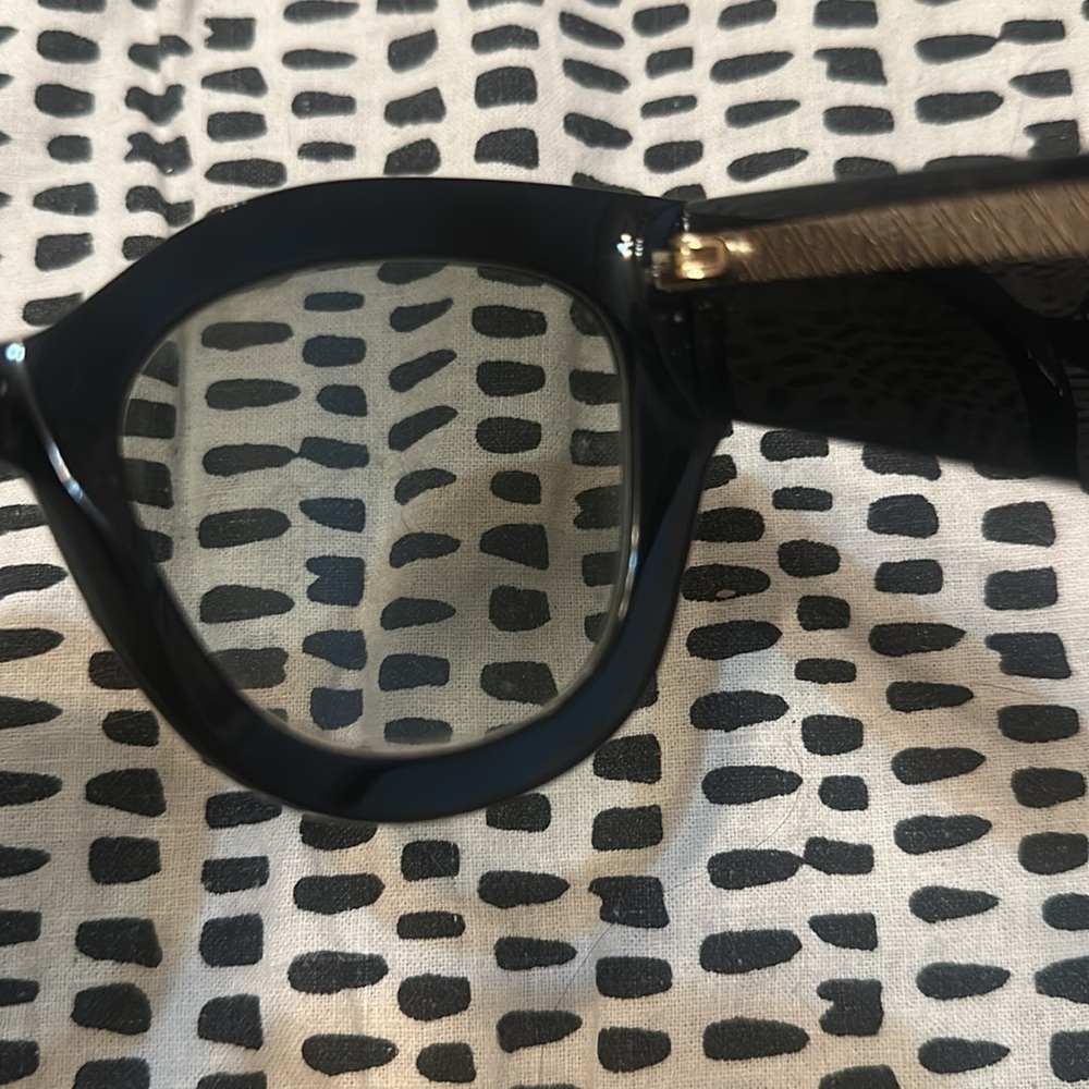 Fendi cat eye black sunglasses authentic - Picture 4 of 7